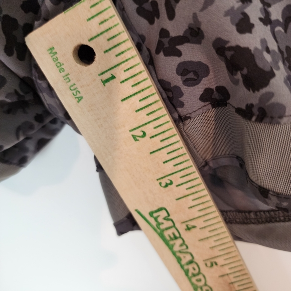 Athleta Mesh Racer Racer Run Shorts 4" Leopard Print Grey Lined Running Shorts M - Picture 11 of 11